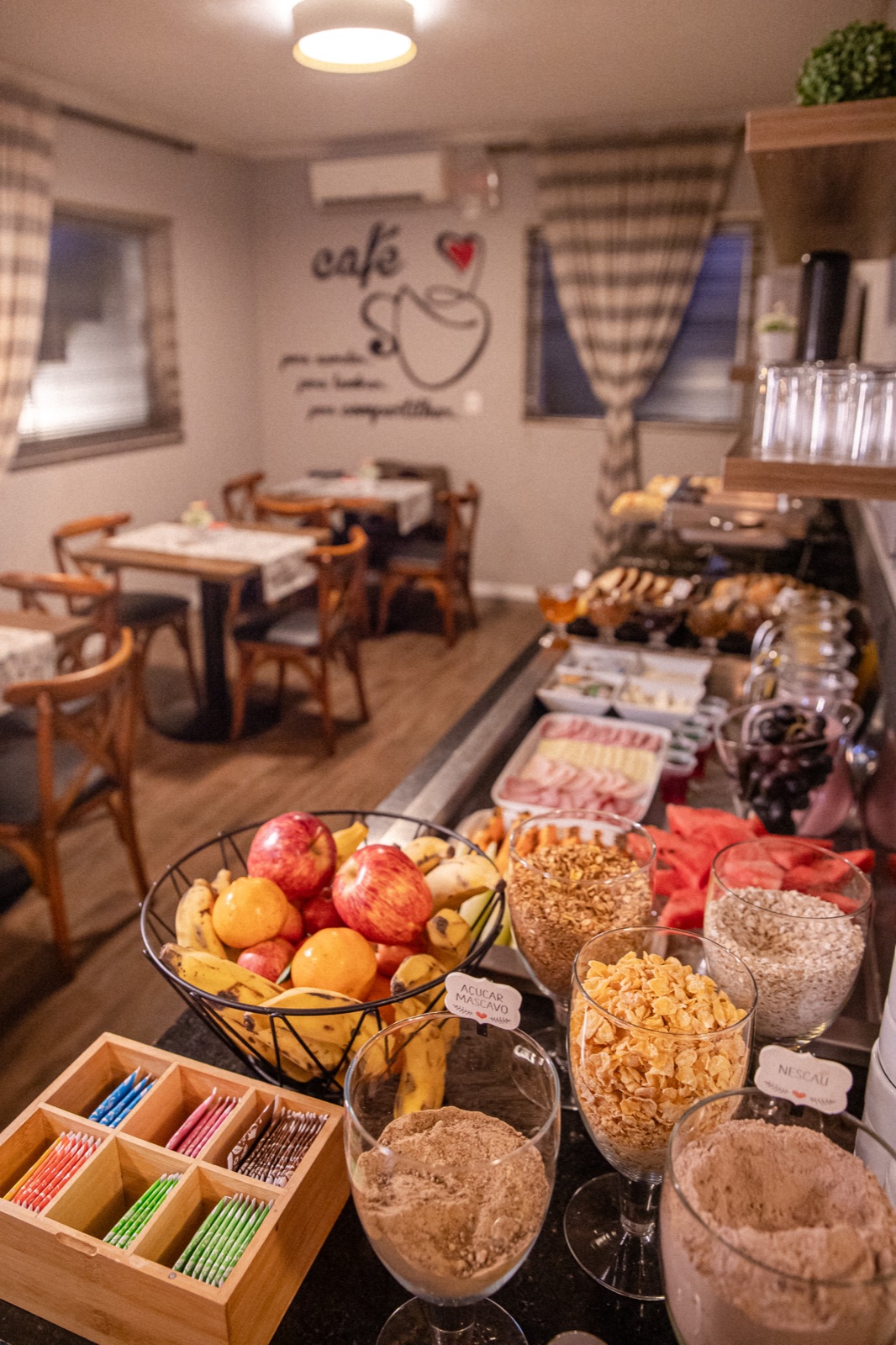 Café da manhã servido em uma das pousadas Viena, no centro de Gramado